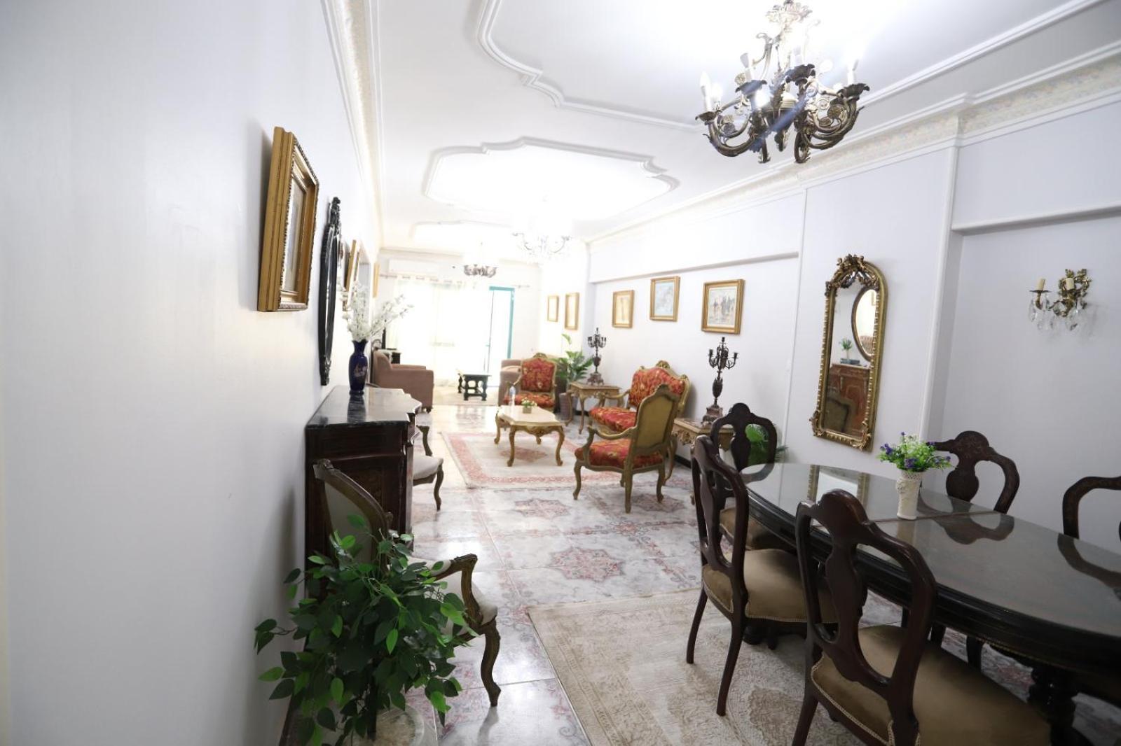 Apartment فاخرة تطل على البحر *
